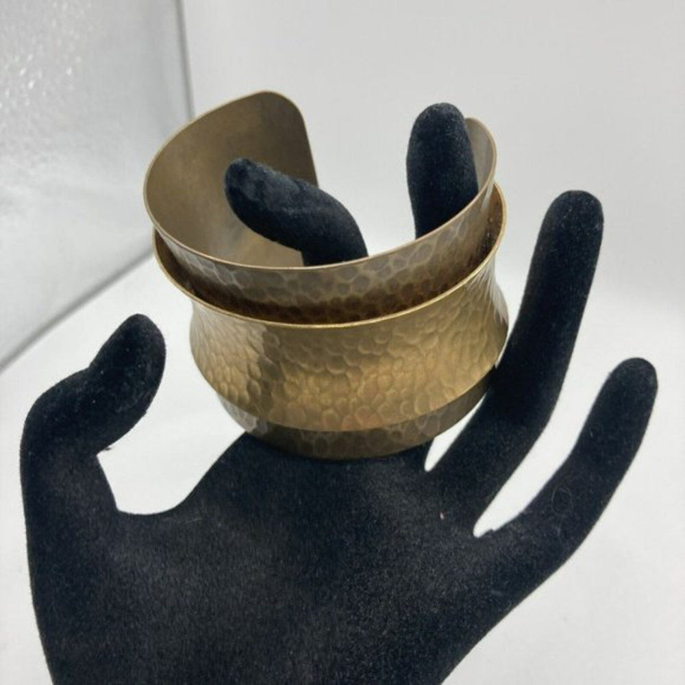 AV Max Gold Tone Dome Cuff Round Bangle Bracelet Hammered Texture A.V. NYC NWT